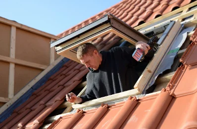 Pose de fenêtres de toit Velux à Lamazère